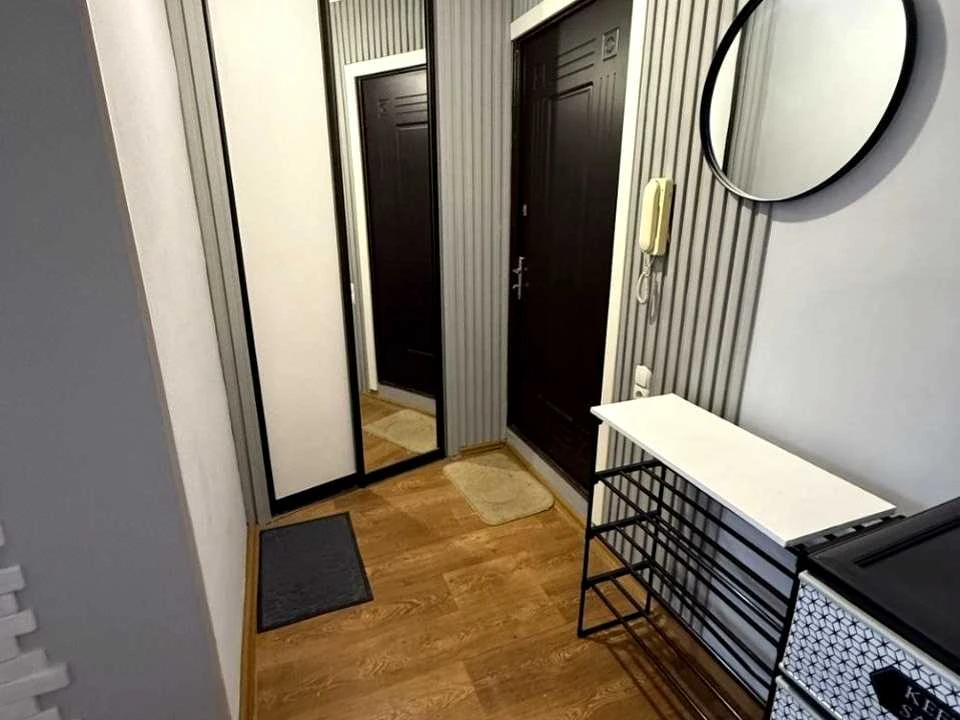 Apartment. Kharkiv, Traktorostudivnyky Ave.