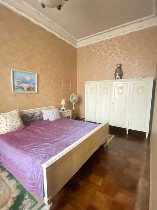 6-комнатная квартира в центре.