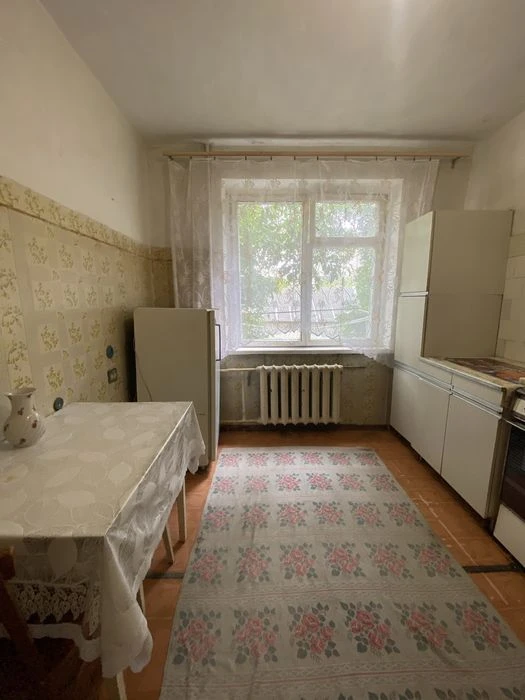 Продаж 2 кімнатноії квартири Крошня