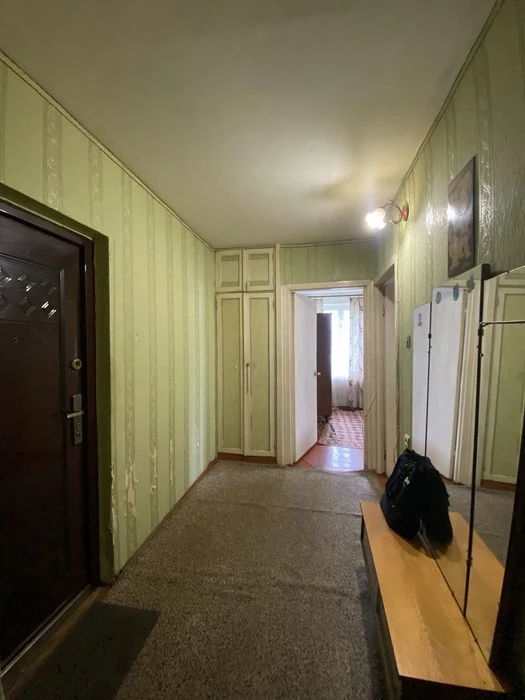 Продаж 2 кімнатноії квартири Крошня