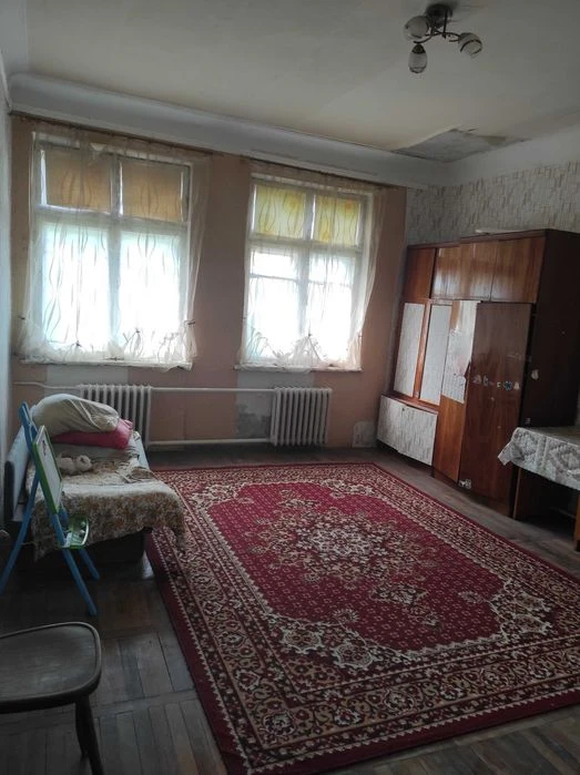 продам трехкомнатную квартиру петровского