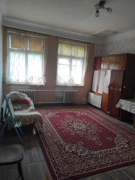 продам трехкомнатную квартиру петровского
