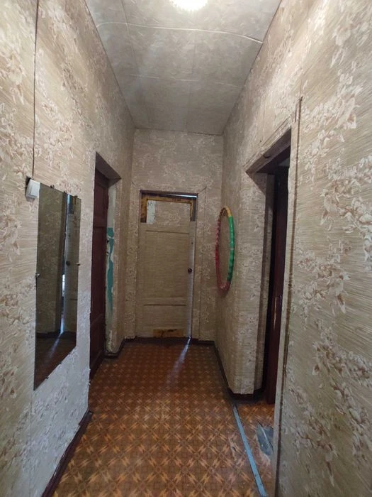 продам трехкомнатную квартиру петровского