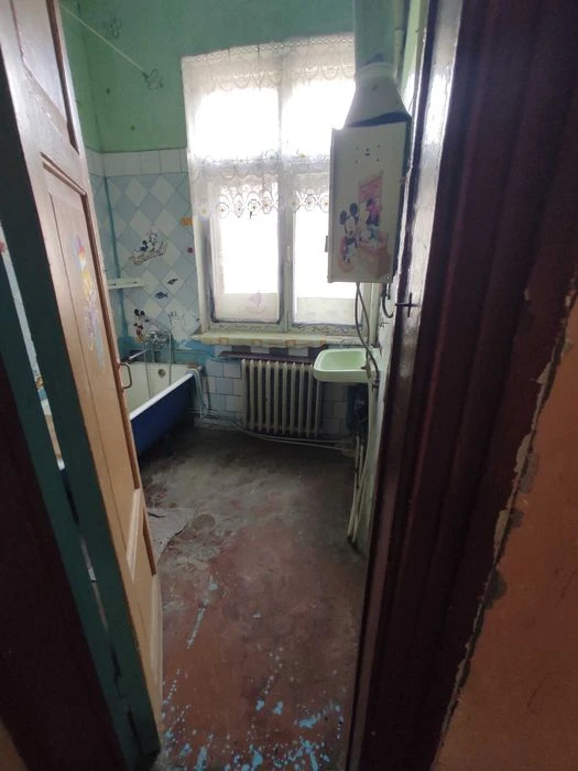 продам трехкомнатную квартиру петровского
