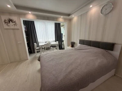 No commission! 1k apartment with new renovation near the metro! State