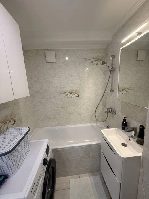 No commission! 1k apartment with new renovation near the metro! State