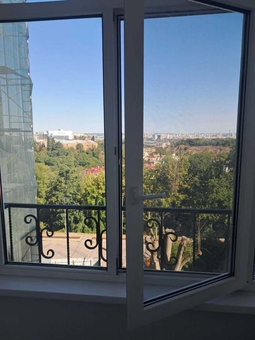 Продажа видовой 1к. кв. в Центре, ул. Б. Житомирская