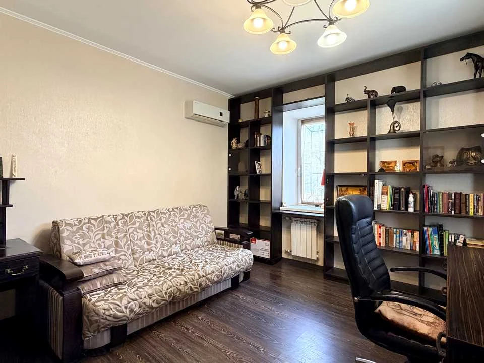 House. Zaporizhzhia, Builders