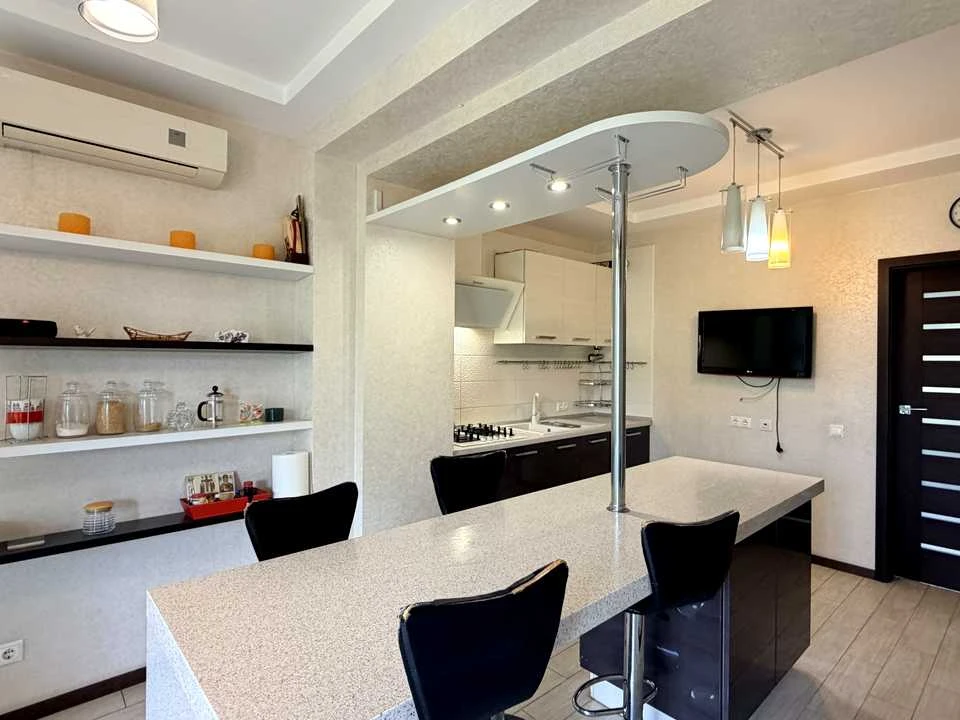 House. Zaporizhzhia, Builders