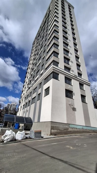 I will sell a 2-room apartment on Hlybochytska Street 25/15