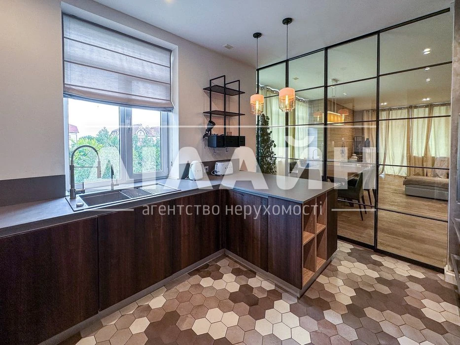 Уникальнаяя 2х Уровневая квартира 240 м2 с 2 паркоместами.