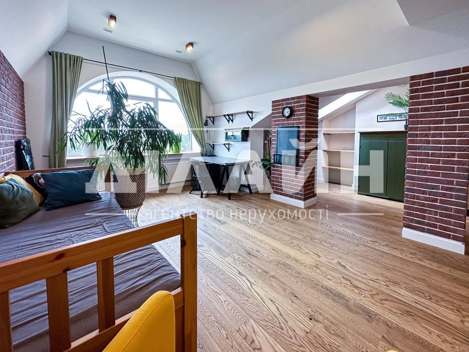 Уникальнаяя 2х Уровневая квартира 240 м2 с 2 паркоместами.