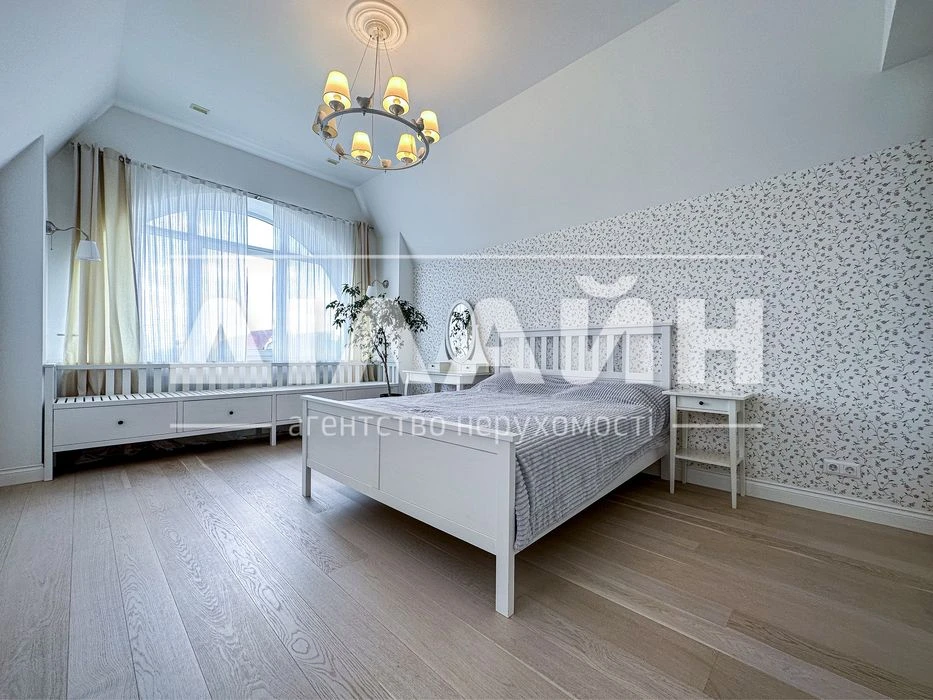 Уникальнаяя 2х Уровневая квартира 240 м2 с 2 паркоместами.