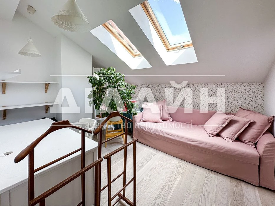Уникальнаяя 2х Уровневая квартира 240 м2 с 2 паркоместами.