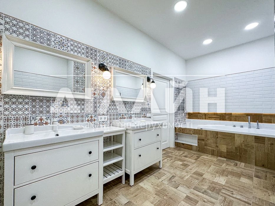 Уникальнаяя 2х Уровневая квартира 240 м2 с 2 паркоместами.