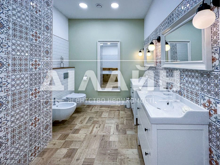 Уникальнаяя 2х Уровневая квартира 240 м2 с 2 паркоместами.