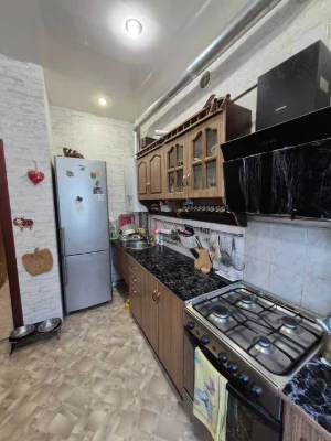 I will sell a 2-room apartment with gas on the ground floor (can be sold