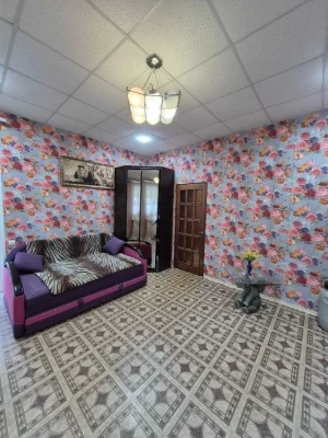 I will sell a 2-room apartment with gas on the ground floor (can be sold