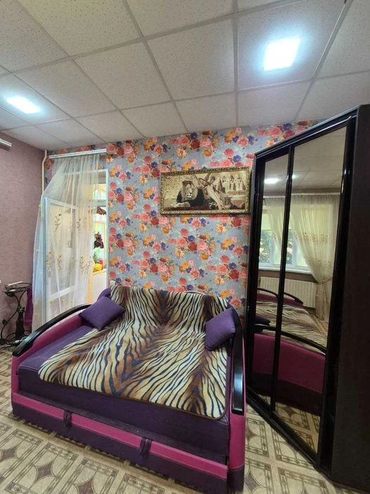 I will sell a 2-room apartment with gas on the ground floor (can be sold