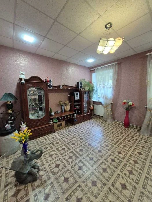 I will sell a 2-room apartment with gas on the ground floor (can be sold