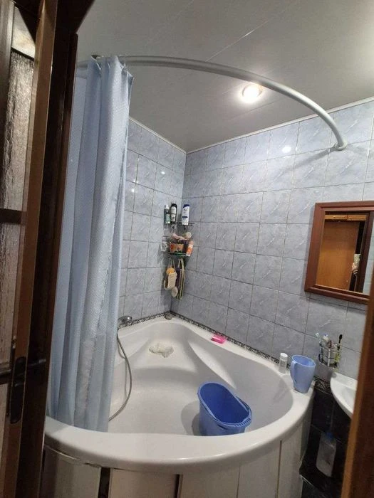 I will sell a 2-room apartment with gas on the ground floor (can be sold