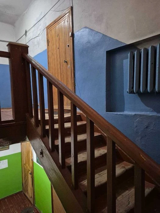 I will sell a 2-room apartment with gas on the ground floor (can be sold