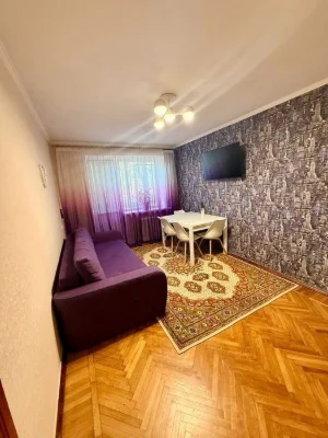 Three-room apartment Pechersk urgently for sale