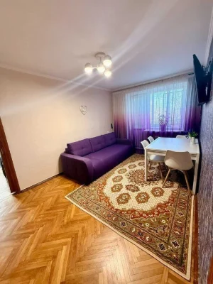 Three-room apartment Pechersk urgently for sale