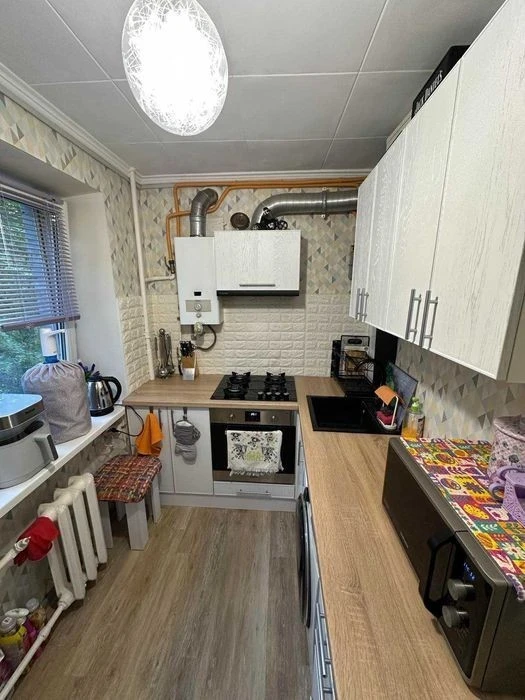 Three-room apartment Pechersk urgently for sale