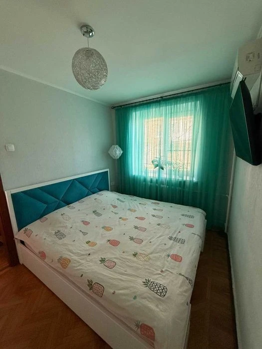 Three-room apartment Pechersk urgently for sale