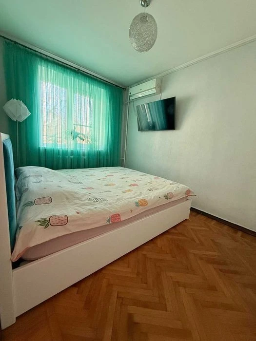 Three-room apartment Pechersk urgently for sale