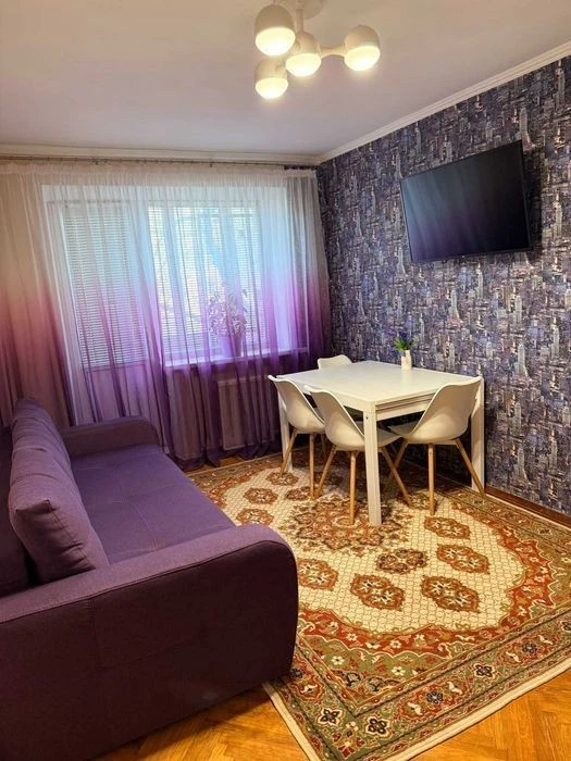 Three-room apartment Pechersk urgently for sale