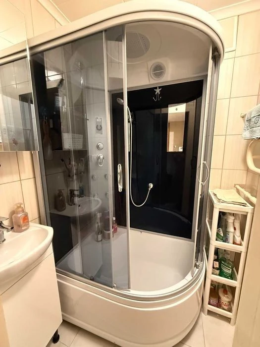 Three-room apartment Pechersk urgently for sale