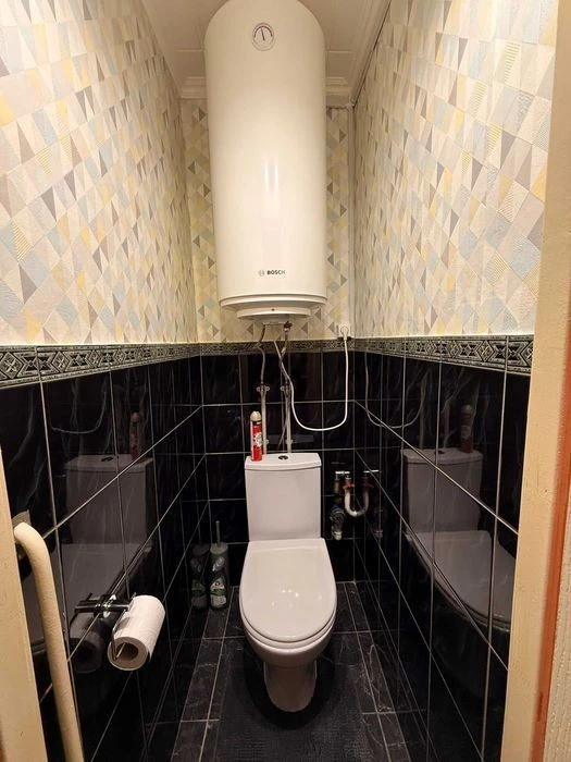 Three-room apartment Pechersk urgently for sale