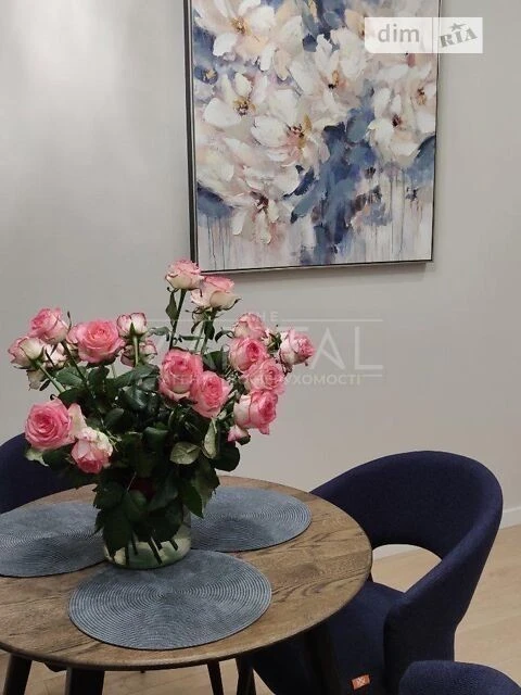 Sale of 2-room apartment 70 sq. m on Valeriy Lobanovskyi Ave.