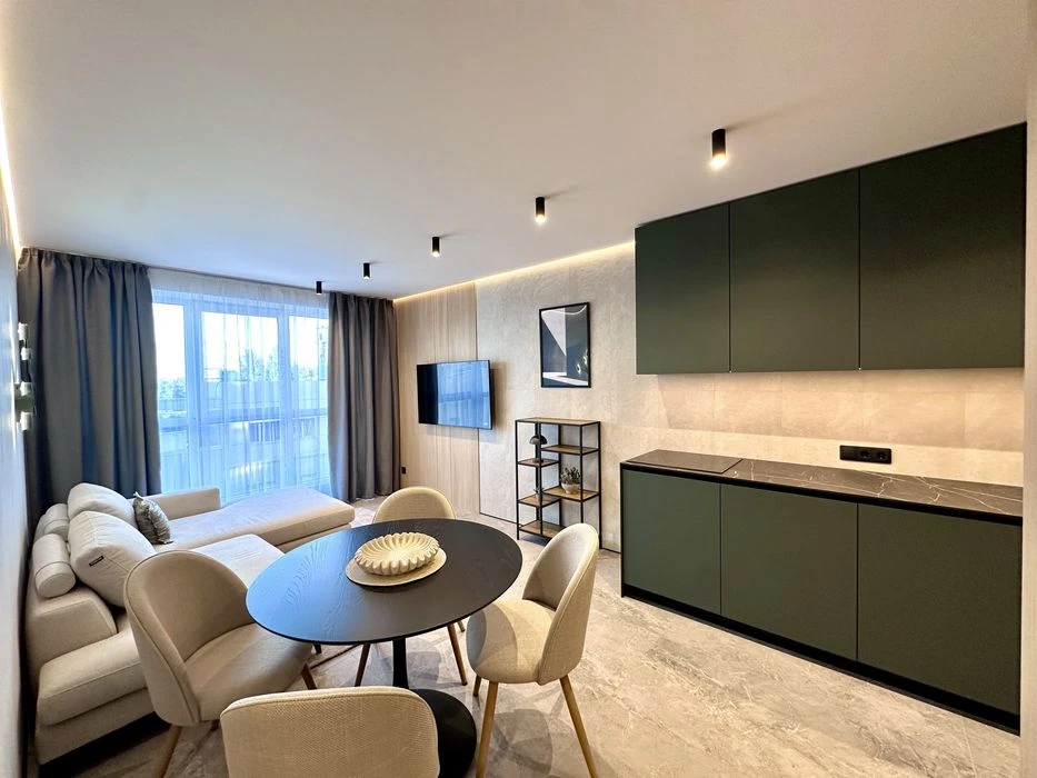 Продам  2к квартиру с дизайнерским ремонтом в жк Barvy, Гран