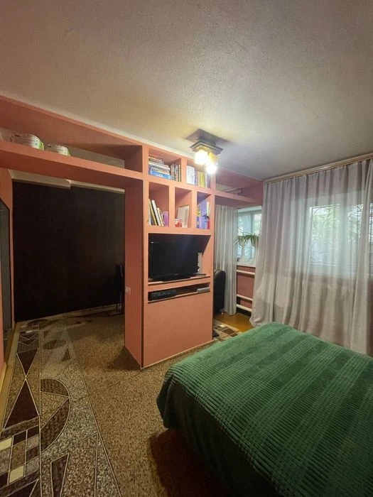 Selling a 2-room isolated apartment in Lipovaya Roshcha,