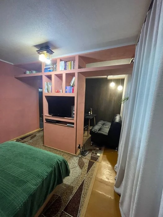 Selling a 2-room isolated apartment in Lipovaya Roshcha,