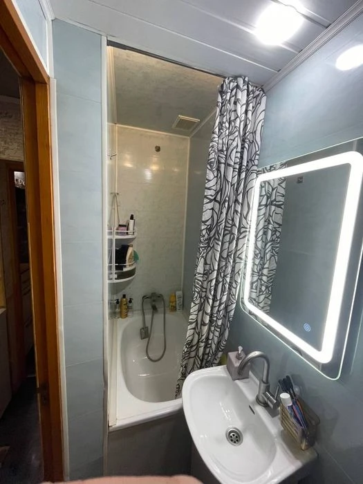 Selling a 2-room isolated apartment in Lipovaya Roshcha,