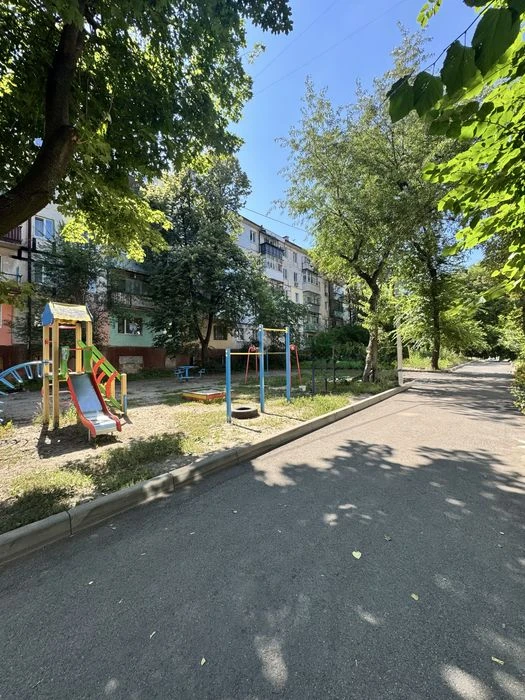 Продам 1к квартиру. 12 квартал. Ул Казака Мамая 4