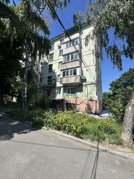Продам 1к квартиру. 12 квартал. Ул Казака Мамая 4