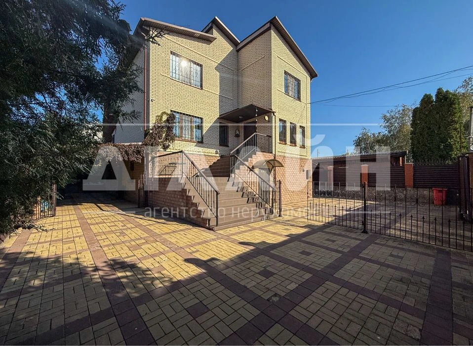 Beautiful house on Pravy 350 m2, 16 acres
