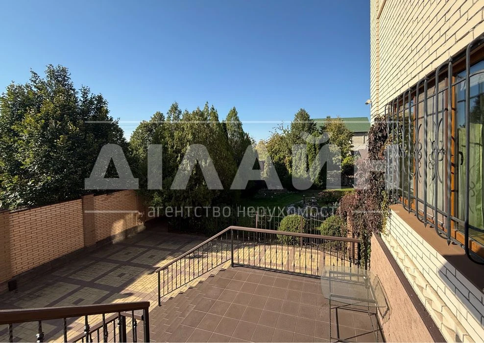 Beautiful house on Pravy 350 m2, 16 acres