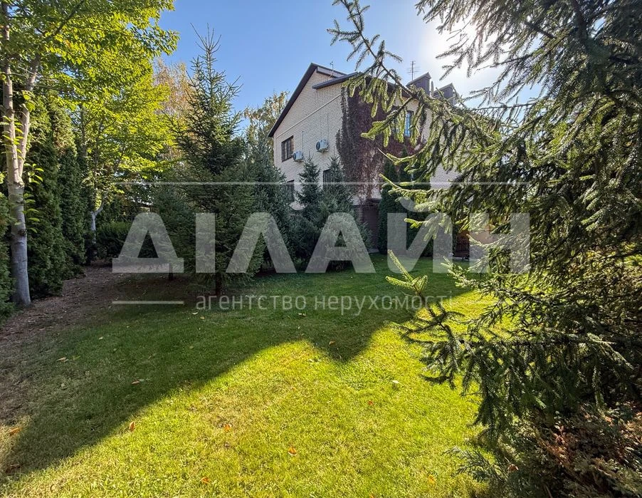 Beautiful house on Pravy 350 m2, 16 acres