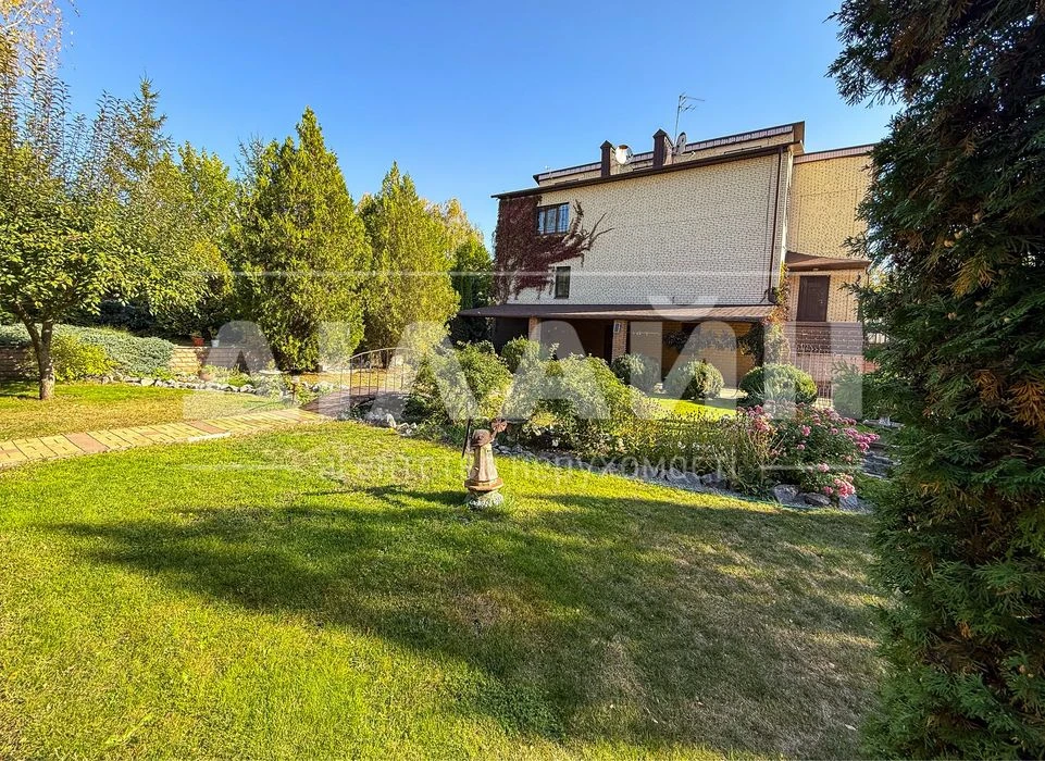 Beautiful house on Pravy 350 m2, 16 acres