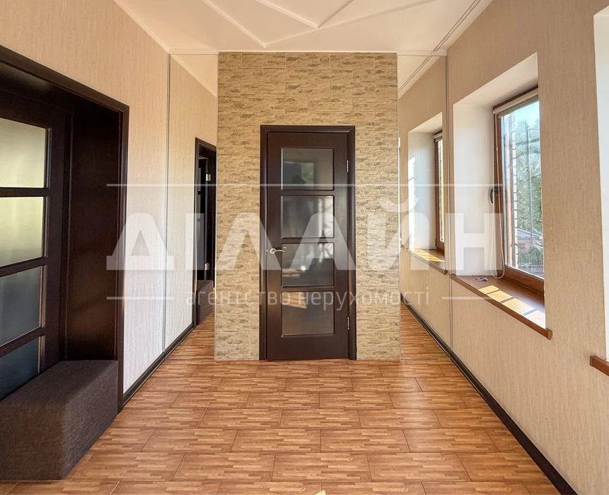 Beautiful house on Pravy 350 m2, 16 acres