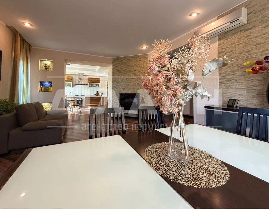 Beautiful house on Pravy 350 m2, 16 acres