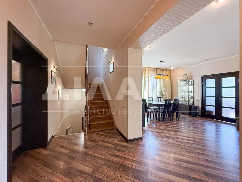 Beautiful house on Pravy 350 m2, 16 acres