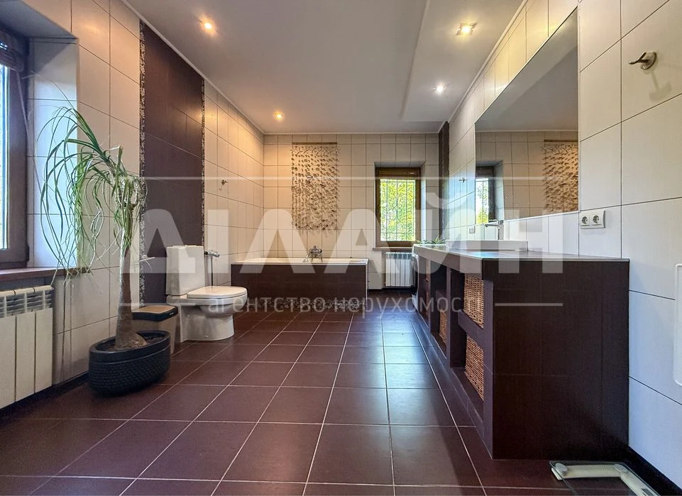 Beautiful house on Pravy 350 m2, 16 acres