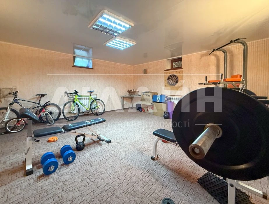 Beautiful house on Pravy 350 m2, 16 acres